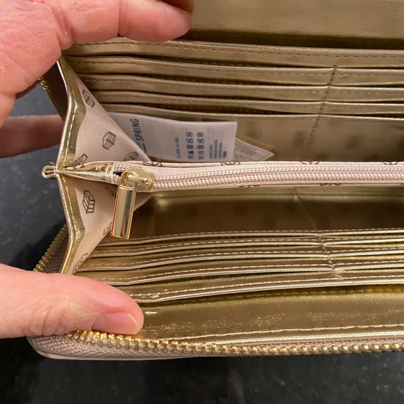 AVAILABLE - Pink creme wallet - Picture 2 of 6